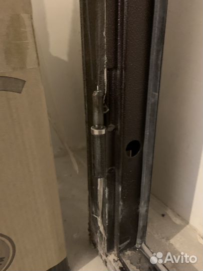 Дверь входная металлическая от застройщика