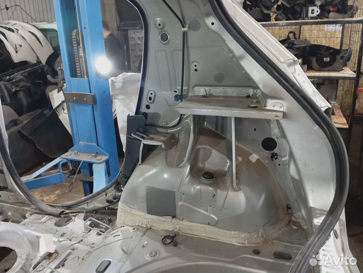 Крыло заднее правое Renault Sandero Stepway (5S)