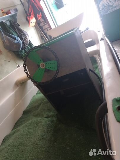 Лодка с двигателем