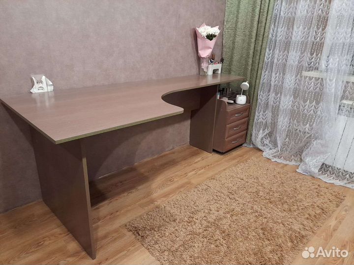 Стол и кровать