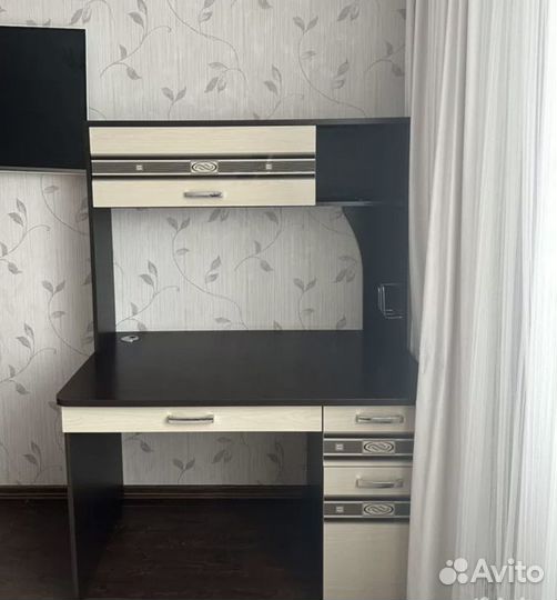 Письменный стол для школьника