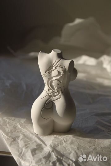 Торс женский Статуэтка Девушка Ню с тату дракона