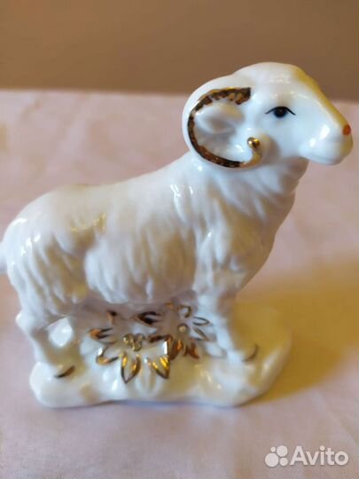 Фарфоровые статуэтки