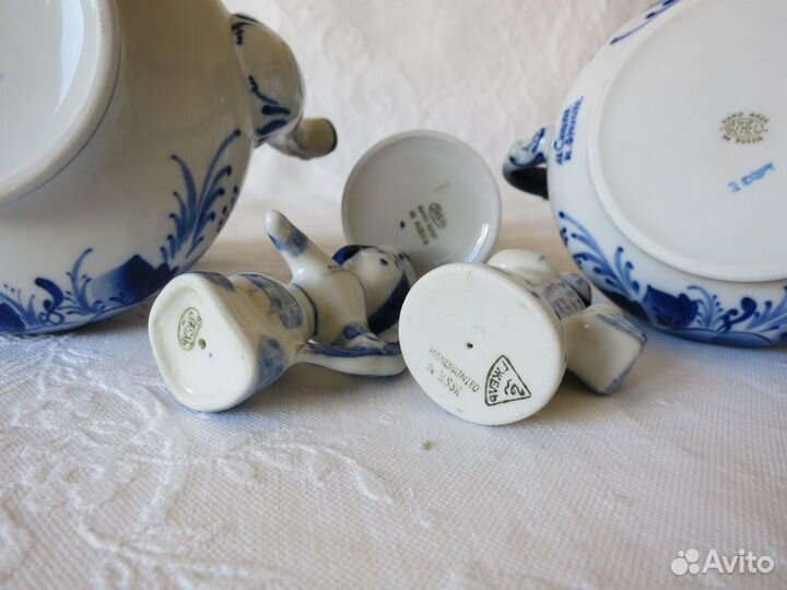 Гжель. Чайник и сахарница