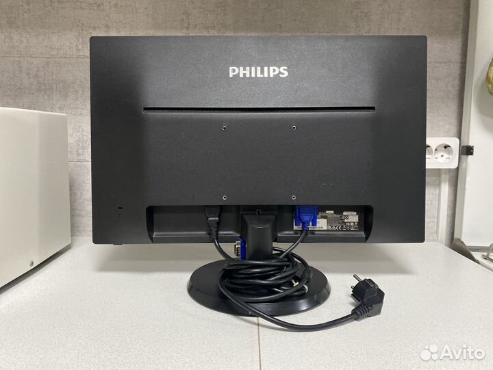 Монитор Philips 22