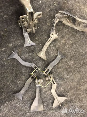 Язычок открытия капота Мерседес 124 210 140