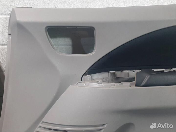 Обшивки дверей комплект Mitsubishi Grandis 2008