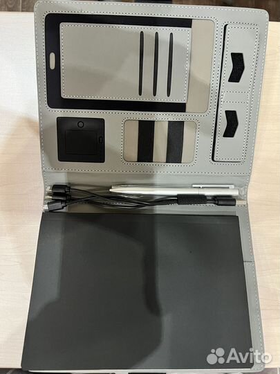 Блокнот с ручкой и беспроводной зарядкой