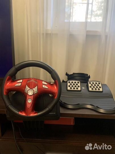 Игровой руль с педалями