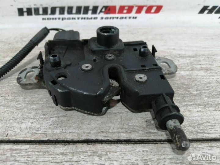 Замок капота Ford Focus 2 1.8 2009