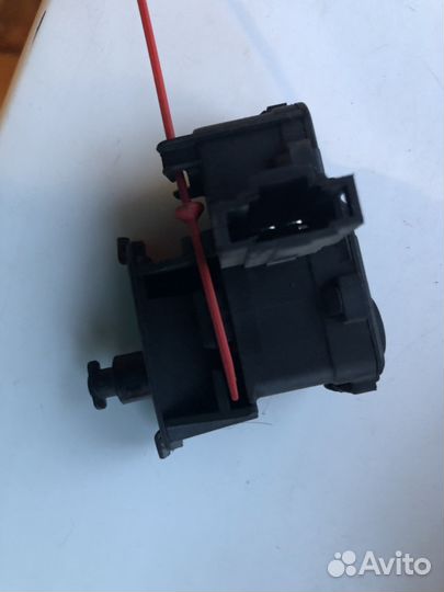 Активатор замка бензобака VAG