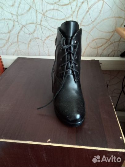 Продаются полусапожки женские размеры 39-40