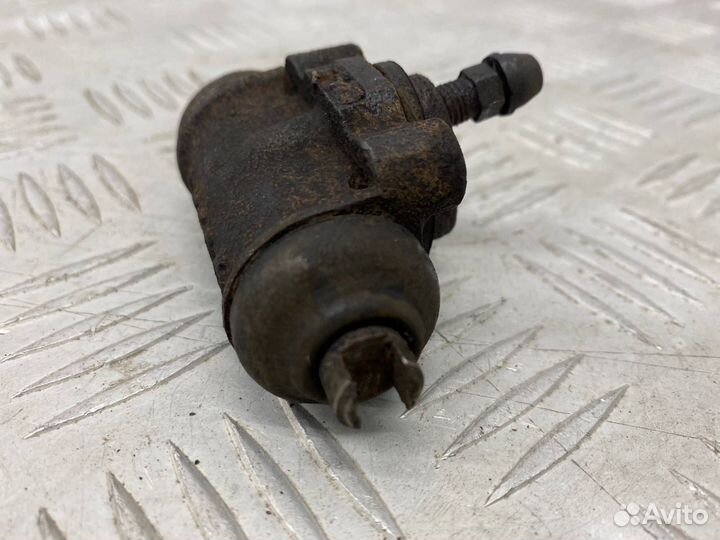 Б/У тормозной цилиндр задний левый Mazda Demio 1