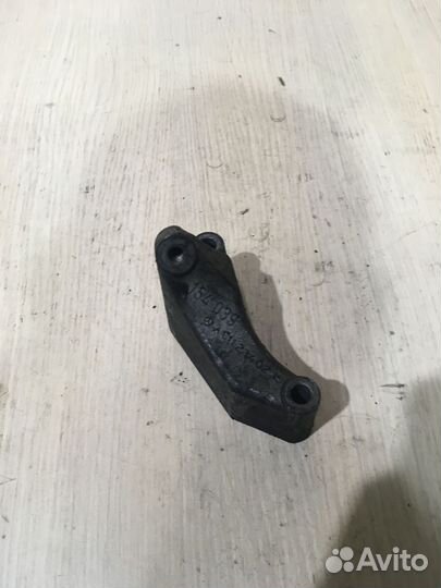 Кронштейн кондиционера мерседес Е210 2.7 TDI