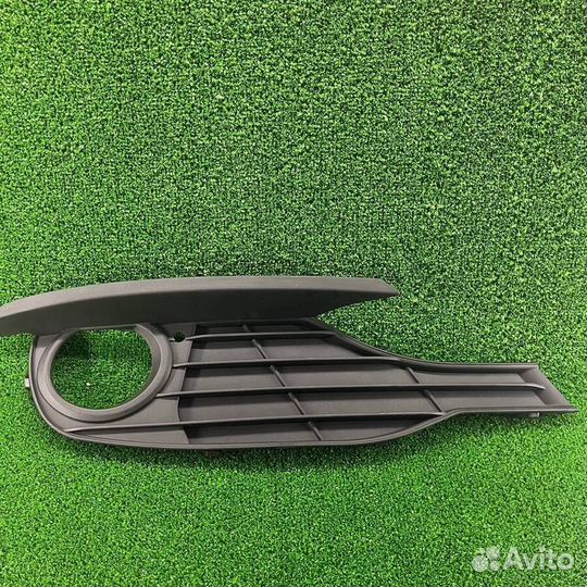 Накладка противотуманки правая BMW 3 F30 12-15