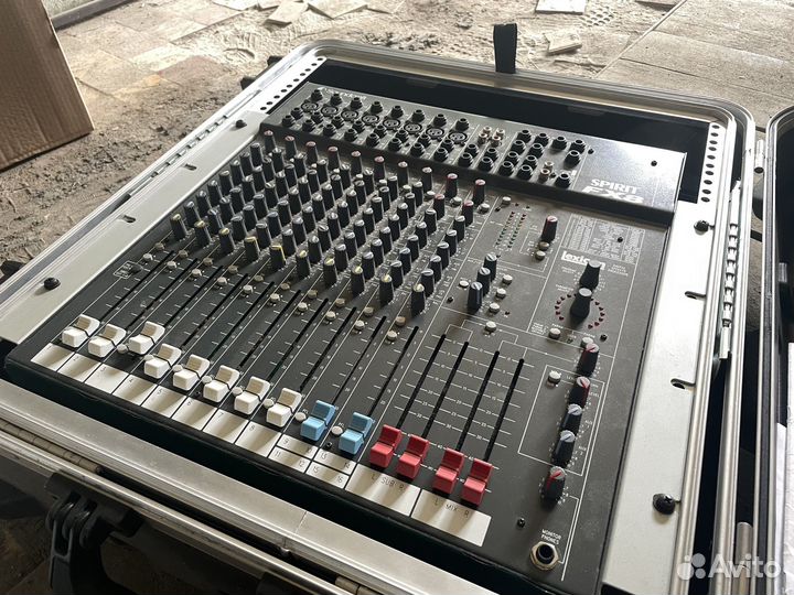 Микшерный пульт Soundcraft Spirit FX8 с кейсом