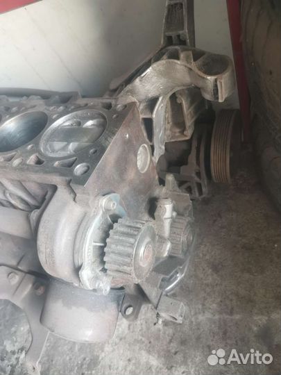 Двигатель приора в сборе