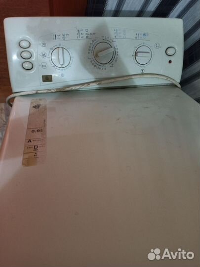 Стиральная машина Ariston с вертикальной загрузкой