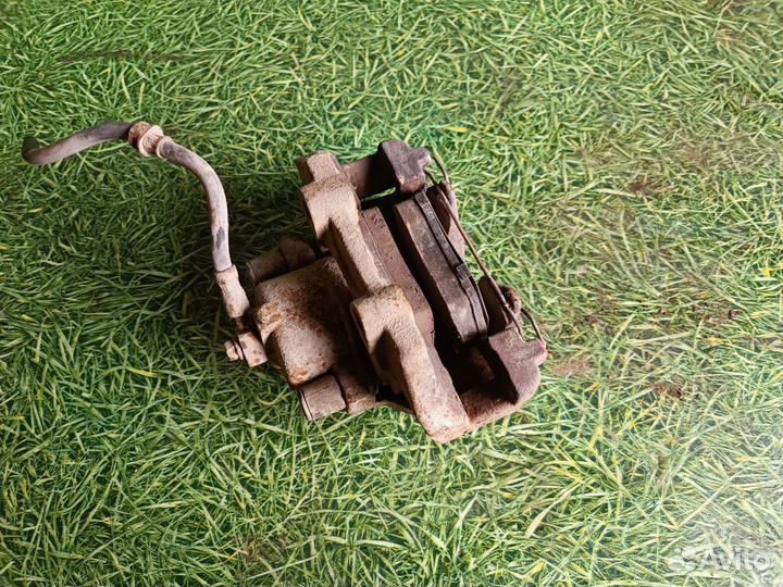 Суппорт тормозной передний правый Опель Вектра Б