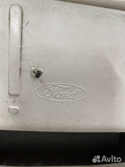 Передний бампер Ford Fiesta