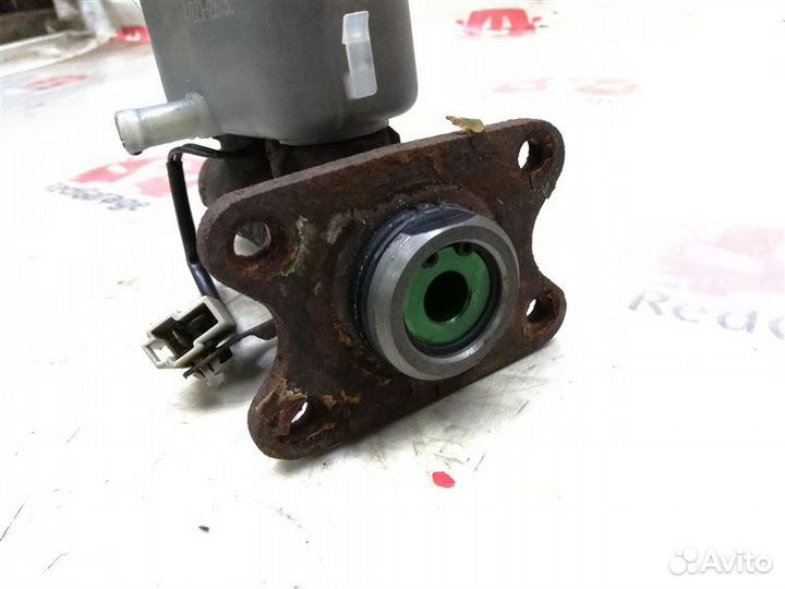 Главный тормозной цилиндр Toyota Previa TCR10L