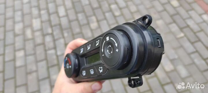 Панель управления климатом LADA vesta