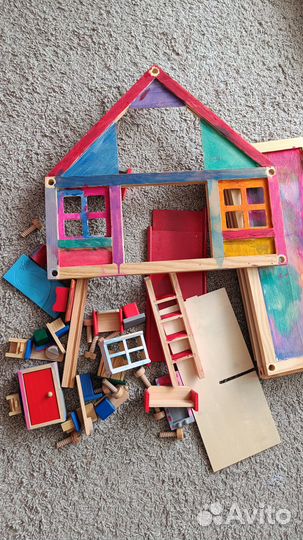 Деревянный кукольный домик с мебелью