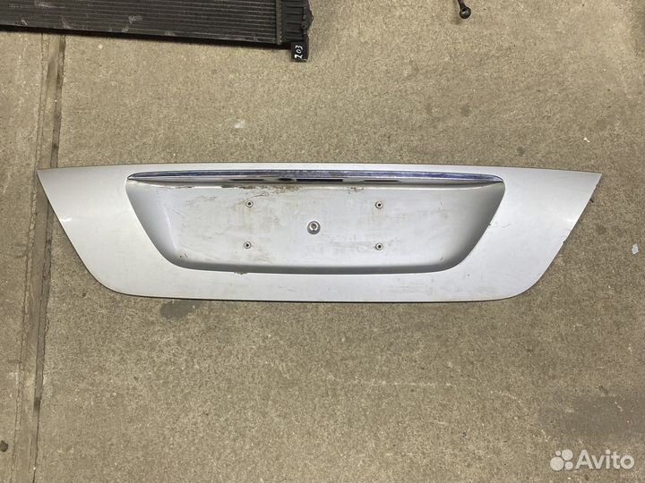 Накладка крышки багажника mercedes w211