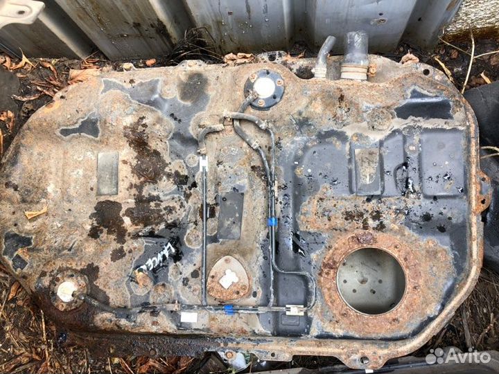 Топливный бак Mitsubishi Lancer 9