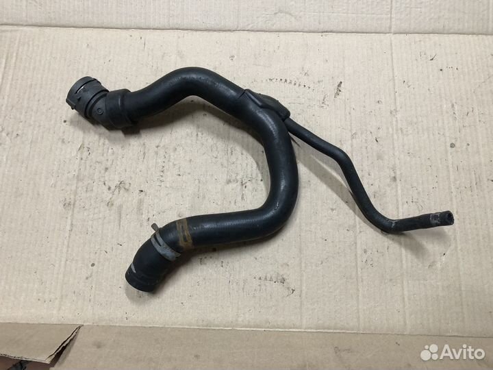 Audi A6 C5 Патрубок радиатора верхний