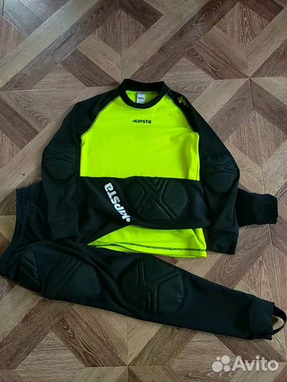 Футбольная форма для вратаря,рост 133-142. Декатло