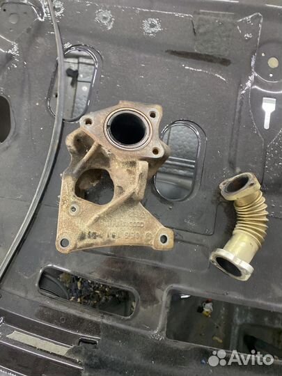 Кронштейн турбины audi А6 С6 3.0 TDI