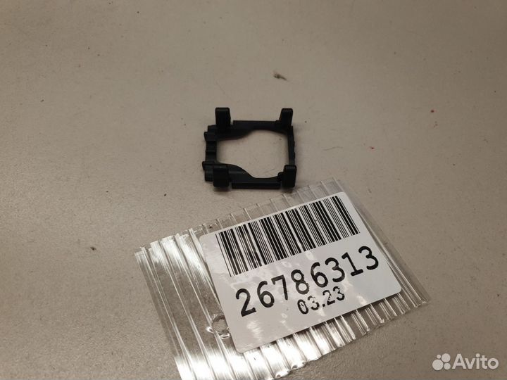 Уплотнитель ответной части замка багажника BMW 7 F