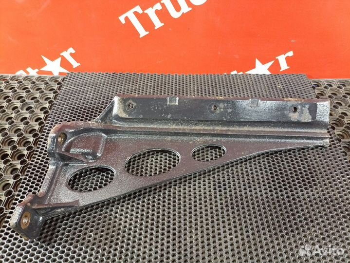 Кронштейн бака AdBlue левый