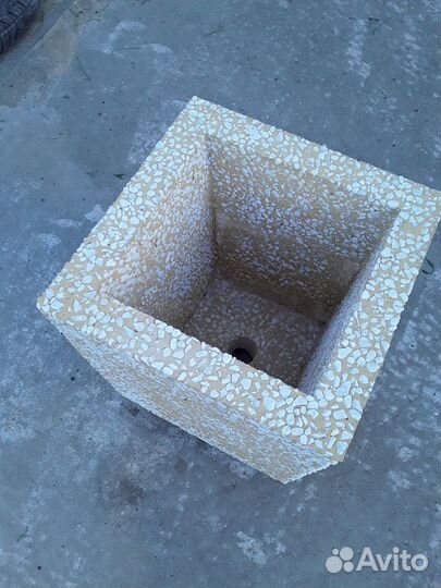 Вазон уличный для цветов