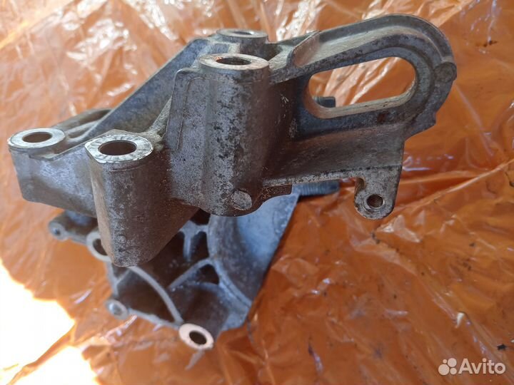 Кронштейн генератора Ford Fokus 3 iqdb