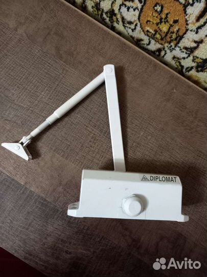 Доводчик дверной