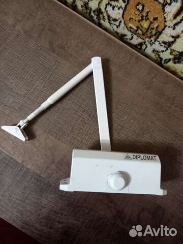 Доводчик дверной