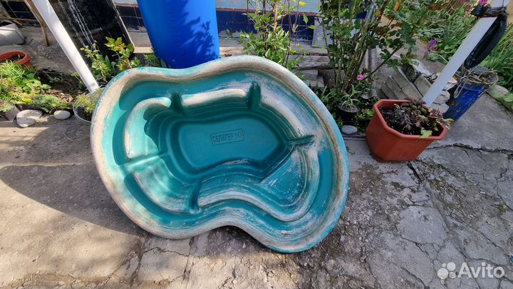 Пруд уличный