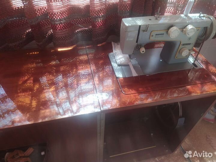 Швейная машинка ножная