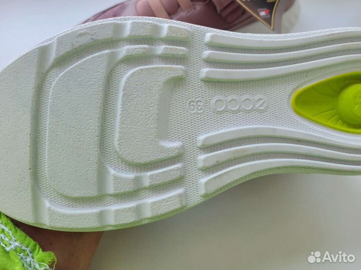 Кроссовки женские ecco 39 размер новые