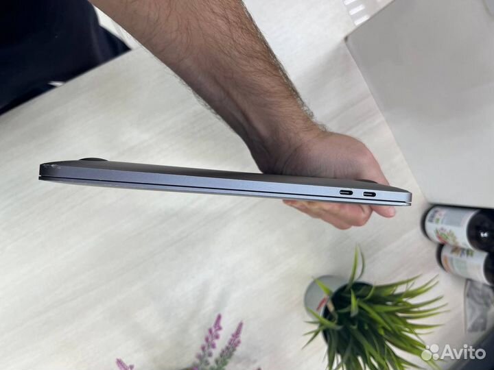 Macbook pro 13 m1/8/256gb A2338 полоса