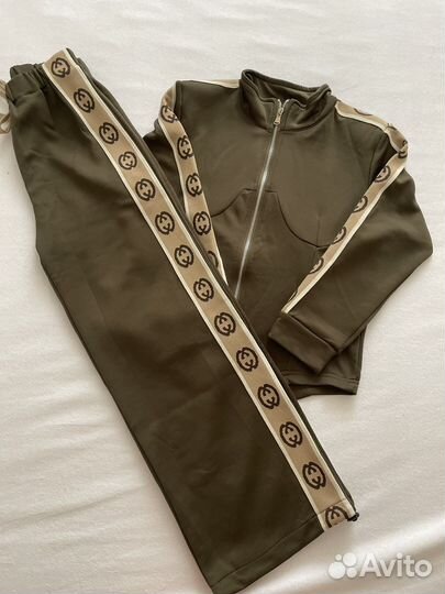 Спортивный костюм на девочку 140