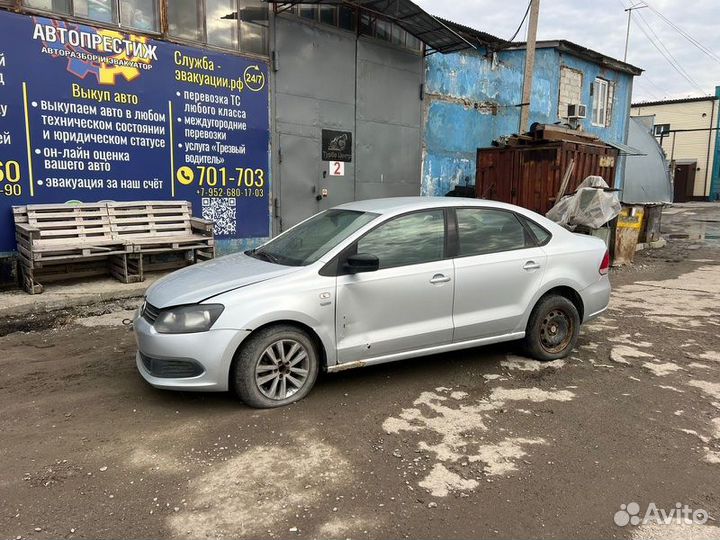 Кронштейн бампера передний правый Volkswagen Polo