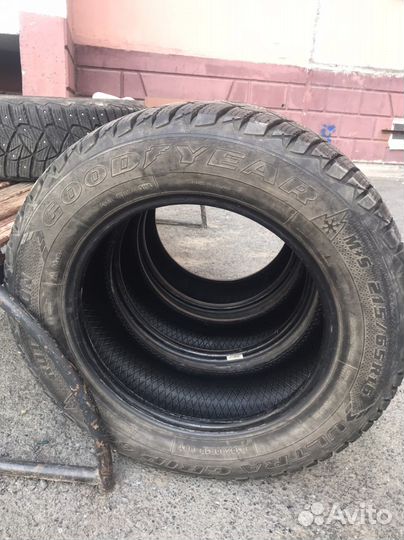 Goodyear Ultragrip 600 215/65 R16 98T