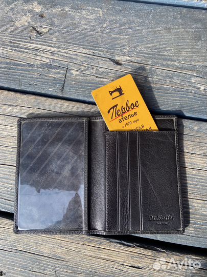 Кошелёк обложка для паспорта Dr. Koffer