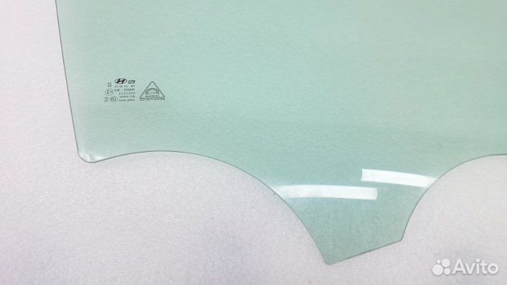Стекло двери переднее правое Hyundai Tucson NX4