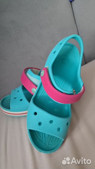 Сандалии crocs j2