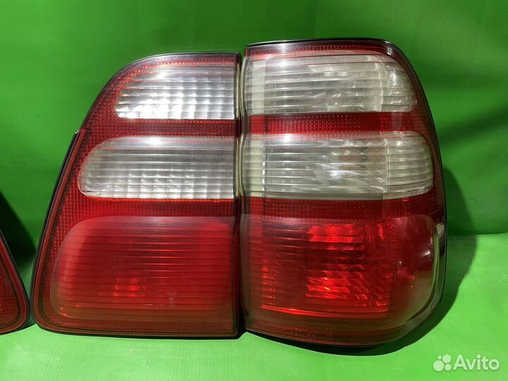 Фонарь Toyota Land Cruiser 100 2002-2007