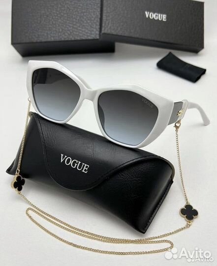 Солнцезащитные очки Vogue